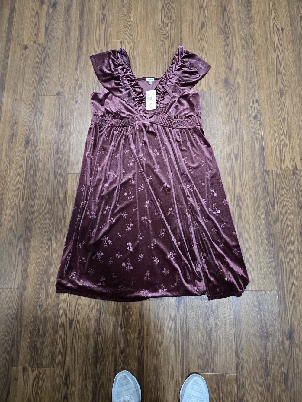Eyeshadow Wine Velvet Maxi Dress